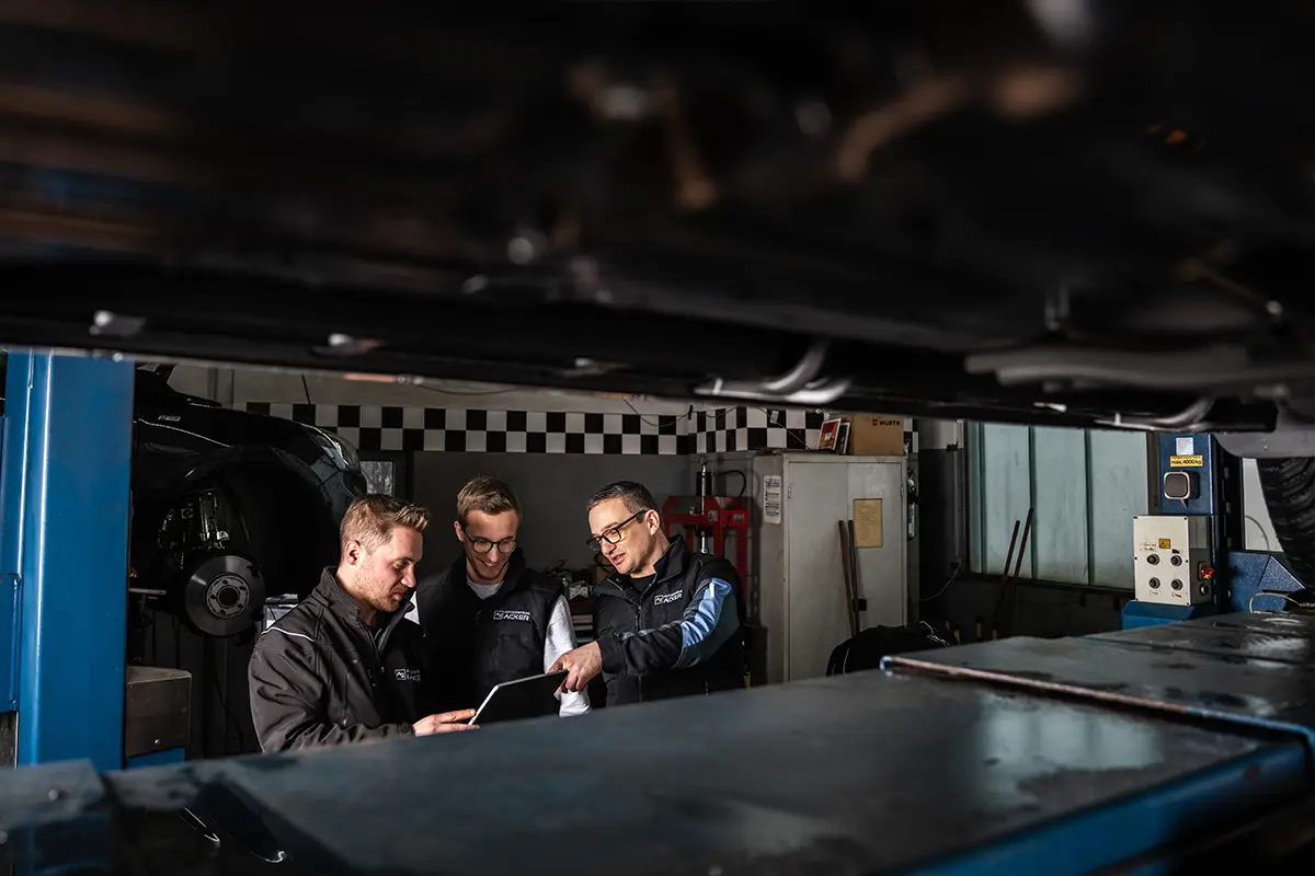 kfz-mechatroniker-jobs-karriere-autozentrum-acker-marburg-biedenkopf-bad-berleburg-jetzt-bewerben kfz-mechatroniker-jobs-karriere-autozentrum-acker-marburg-biedenkopf-bad-berleburg-jetzt-bewerben